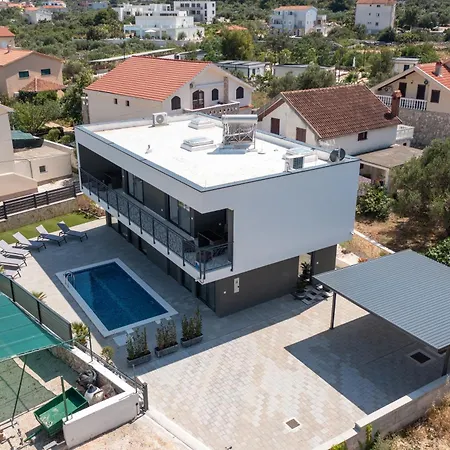 Crnikovac Villa *