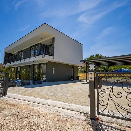 Villa Crnikovac Murter
